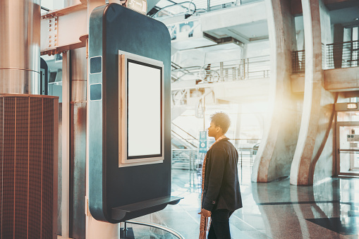 Digital Signage: Uses and Benefits Digital Signage: Uses and Benefits